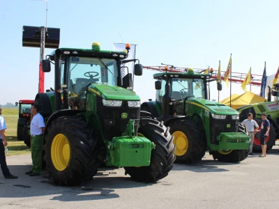 John Deere traktori