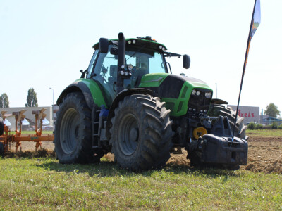 Farmshow 2016 - prezentacije strojeva u radu