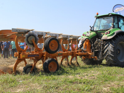 Farmshow 2016 - prezentacije strojeva u radu