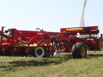 Multitiler Vaderstad TopDown 300
