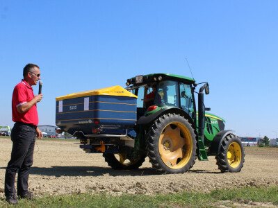 Željko Findri predstavlja rasipač L2W 2050 Litara + GPS upravljanje traktorom i rasipačem Bogballe Željko Findri predstavlja rasipač L2W 2050 Litara + GPS upravljanje traktorom i rasipačem Bogballe