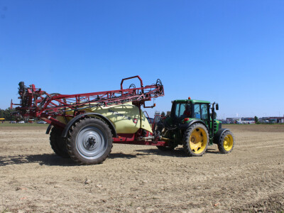 Vučena prskalica Hardi - Navigator 3000/ 18