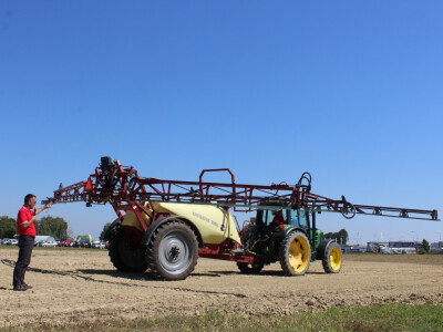 Vučena prskalica Hardi - Navigator 3000/ 18