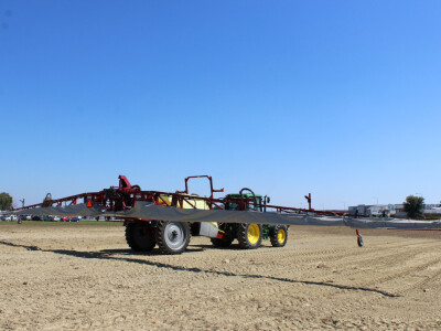 Vučena prskalica zračnom potporom Hardi Commander 3300/ 24 Vučena prskalica zračnom potporom Hardi Commander 3300/ 24