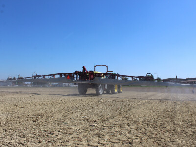 Vučena prskalica zračnom potporom Hardi Commander 3300/ 24 Vučena prskalica zračnom potporom Hardi Commander 3300/ 24