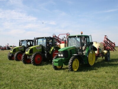 Findri prskalice čekaju svoj red na prezentaciju