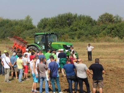 JD 6150R + Kuhn Varimaster123 ET