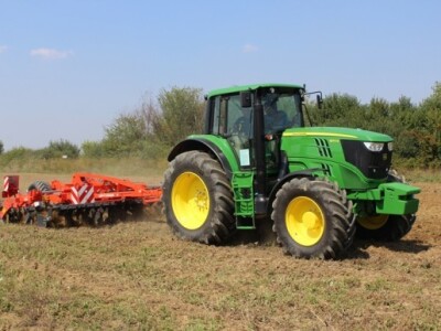 JD 6170M + Kuhn Optimer + vučena kratka tanjurača