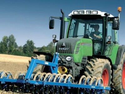 Traktor Fendt 300 Vario