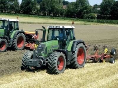 Traktor Fendt 400 Vario