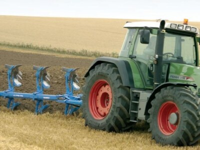 Traktor Fendt 700 Vario