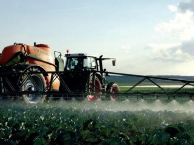 Traktor Fendt 700 Vario