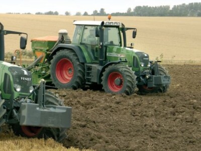 Traktor Fendt 700 Vario