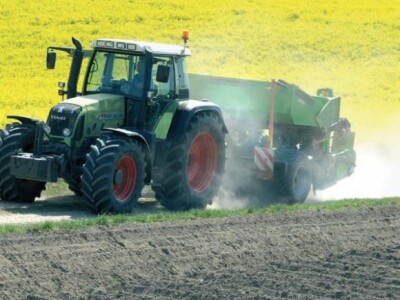 Traktor Fendt 700 Vario