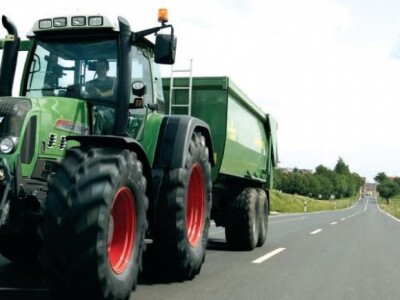 Traktor Fendt 700 Vario