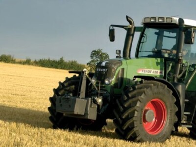 Traktor Fendt 800 Vario
