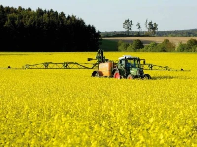 Traktor Fendt 700 Vario