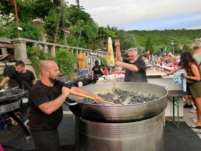 Fešta od pedoći i 56. Smotra narodne glazbe i plesa Labinštine - Trget