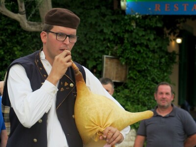 Fešta od pedoći i 56. Smotra narodne glazbe i plesa Labinštine - Trget