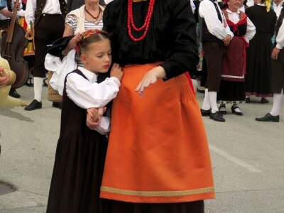 Fešta od pedoći i 56. Smotra narodne glazbe i plesa Labinštine - Trget