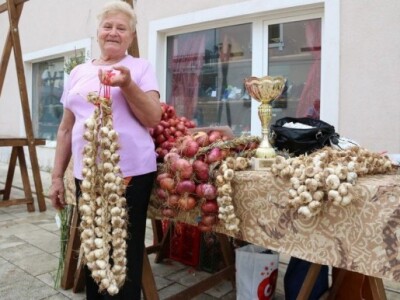 Ponuda češnjaka na sajmovima