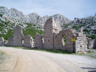 Ostaci nekadašnje žandamerije gdje je sniman i film Mala pljačka vlaka