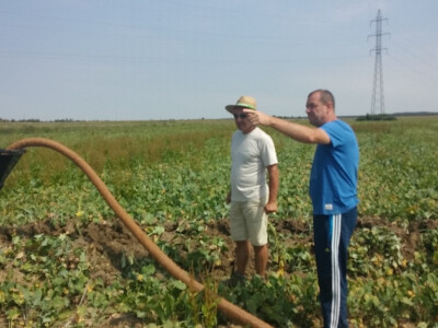 Jelošek i Findri tijekom postavljanja na dio parcele koja je često podvodna