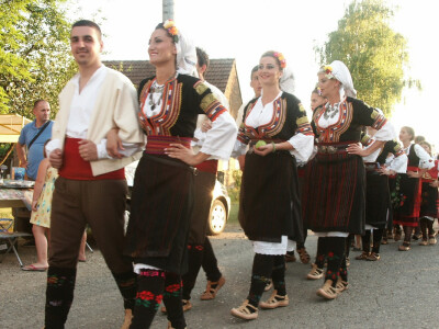 učesnici na defileu