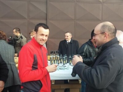 Uživanje u domaćem jelu i piću