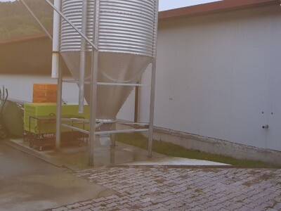 Fudbalski sudija Ljubo Aničić sva jaja uspije da proda Fudbalski sudija Ljubo Aničić sva jaja uspije da proda