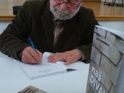 Poklonio knjige Dragalićanima i gostima Poklonio knjige Dragalićanima i gostima