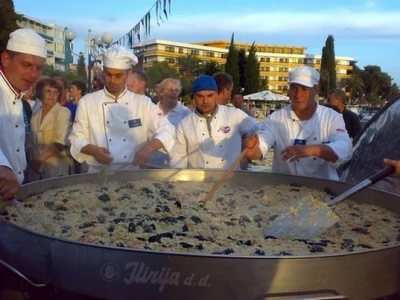 Kuhari na Eno-eko-etno gastro stolu
