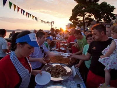 Bogata gastro ponuda na Eno-eko-etno gastro stolu