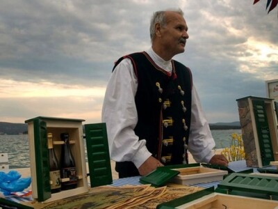 Ponuda vina na Eno-eko-etno gastro stolu Ponuda vina na Eno-eko-etno gastro stolu