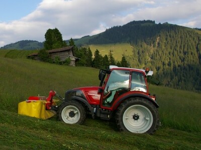 Traktor Lindner Geotrac 124