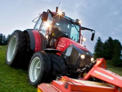 Traktor Lindner Geotrac 64