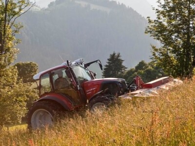 Traktor Lindner Geotrac 64