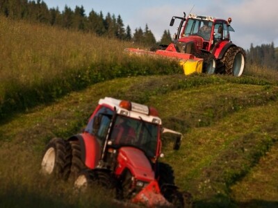 Traktor Lindner Geotrac 64