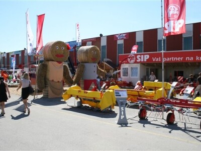 Velika ponuda mehanizacije