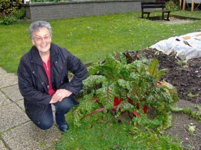 Gospođa Alosija je ponosna na svoju crvenu blitvu
