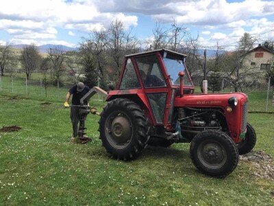 Gradsku vrevu zamijenili selom: Oživeli savku, a i petrovačku šljivovicu Gradsku vrevu zamijenili selom: Oživeli savku, a i petrovačku šljivovicu