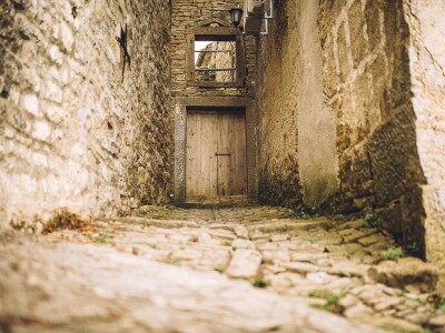 Stari, kameni prolazi