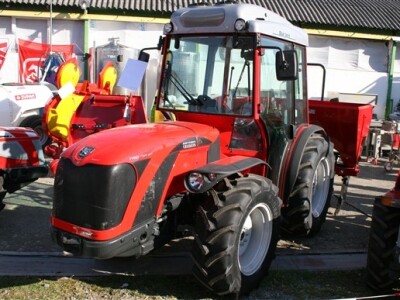 Antonio Carraro, voćarsko vinogradarski traktor kabinom