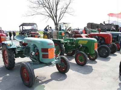 Izložba oldtimer traktora
