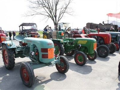 Izložba oldtimer traktora