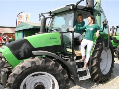 Agroklub hostese i Deutz Fahr