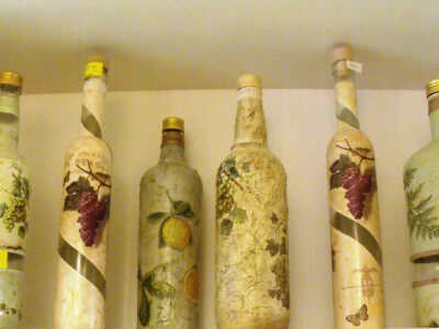 Umjetnički pakirana vina i ulje - djelo supruge Angelike