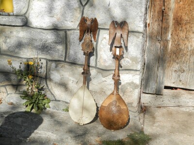 Gusle Tome Obućine gude o junaštvu širom sveta