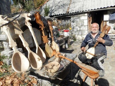 Gusle Tome Obućine gude o junaštvu širom sveta
