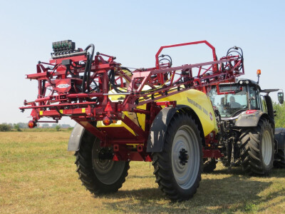 Vučena prskalica Hardi Navigator 3000